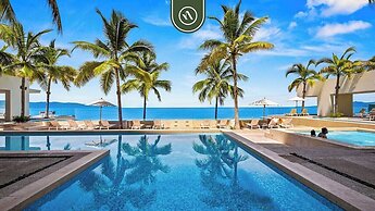 Luxury Oceanfront 3 BR Condo - Pools