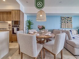 Luxury Oceanfront 3 BR Condo - Pools
