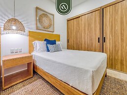 Luxury Oceanfront 3 BR Condo - Pools