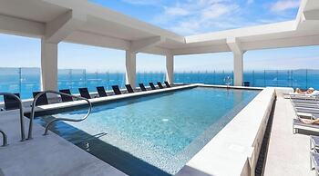 Luxury Oceanfront 3 BR Condo - Pools
