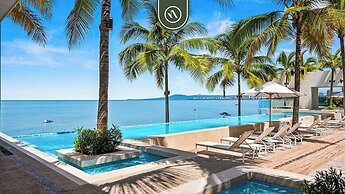 Luxury Oceanfront 3 BR Condo - Pools