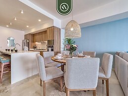 Luxury Oceanfront 3 BR Condo - Pools