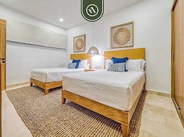 Luxury Oceanfront 3 BR Condo - Pools