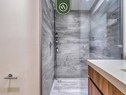 Luxury Oceanfront 3 BR Condo - Pools