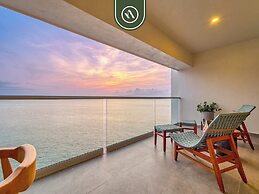 Luxury Oceanfront 3 BR Condo - Pools