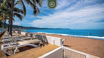 Luxury Oceanfront 3 BR Condo - Pools