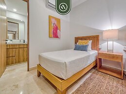 Luxury Oceanfront 3 BR Condo - Pools