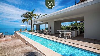 Luxury Oceanfront 3 BR Condo - Pools