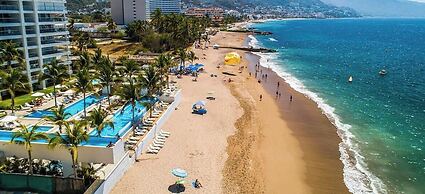 Luxury Oceanfront 3 BR Condo - Pools