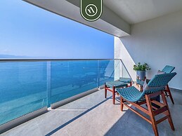 Luxury Oceanfront 3 BR Condo - Pools