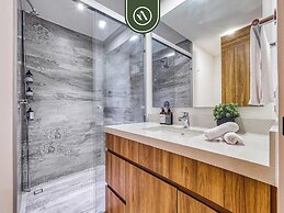 Luxury Oceanfront 3 BR Condo - Pools