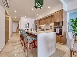 Luxury Oceanfront 3 BR Condo - Pools