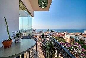 Luxury Corner Unit With Breataking Ocean Views