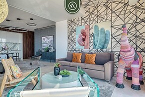 Luxury Corner Unit With Breataking Ocean Views