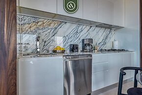 Luxury Corner Unit With Breataking Ocean Views