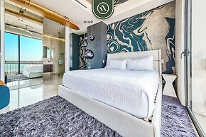 Luxury Corner Unit With Breataking Ocean Views