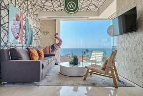 Luxury Corner Unit With Breataking Ocean Views