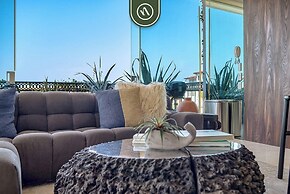 Luxury Corner Unit With Breataking Ocean Views