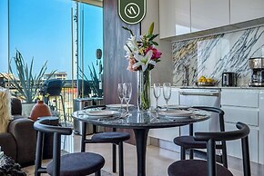Luxury Corner Unit With Breataking Ocean Views
