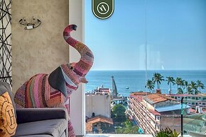 Luxury Corner Unit With Breataking Ocean Views