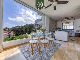 Corner 2 BR Condo - Spectacular Oceanview Sunsets