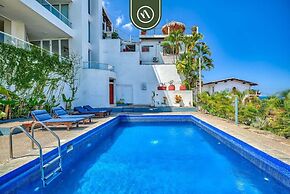 Corner 2 BR Condo - Spectacular Oceanview Sunsets