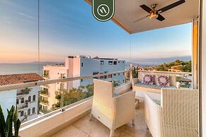 Corner 2 BR Condo - Spectacular Oceanview Sunsets