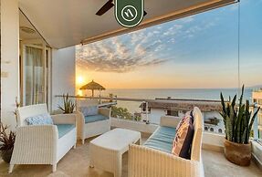 Corner 2 BR Condo - Spectacular Oceanview Sunsets
