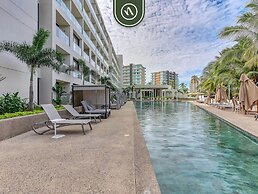 Luxury Condo With Canal View - Near Beach