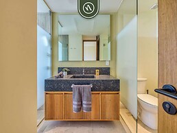 Luxury Condo With Canal View - Near Beach
