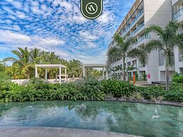 Luxury Condo With Canal View - Near Beach
