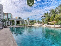 Luxury Condo With Canal View - Near Beach