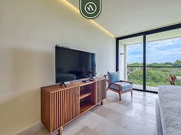 Luxury Condo With Canal View - Near Beach