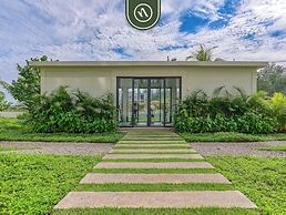 Luxury Condo With Canal View - Near Beach