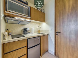 Luxury Condo With Canal View - Near Beach