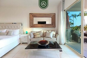 Amazing Studio With Terrace Overlooking the Ocean