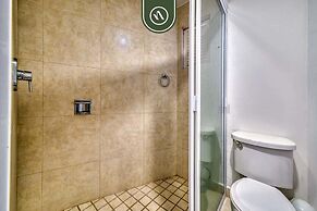 Oceanfron 4 BR Condo - Beach - Wyndham Pool