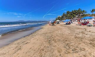 Oceanfron 4 BR Condo - Beach - Wyndham Pool