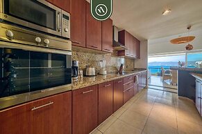 Oceanfron 4 BR Condo - Beach - Wyndham Pool