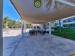 Oceanfron 4 BR Condo - Beach - Wyndham Pool