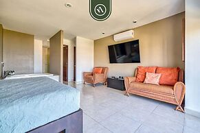 Oceanfron 4 BR Condo - Beach - Wyndham Pool