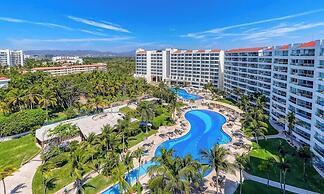 Oceanfron 4 BR Condo - Beach - Wyndham Pool