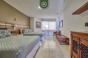 Oceanfron 4 BR Condo - Beach - Wyndham Pool