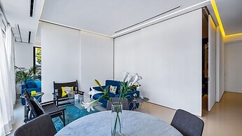 Stylish King-bed Unit - Pool - Ocean View - Gym