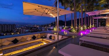 Stylish King-bed Unit - Pool - Ocean View - Gym