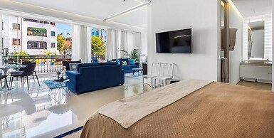 Stylish King-bed Unit - Pool - Ocean View - Gym