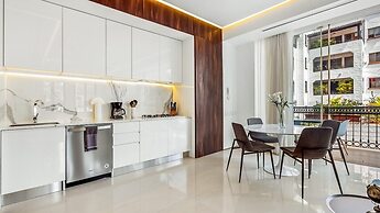 Stylish King-bed Unit - Pool - Ocean View - Gym