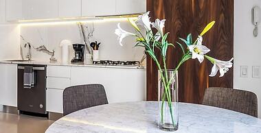 Stylish King-bed Unit - Pool - Ocean View - Gym