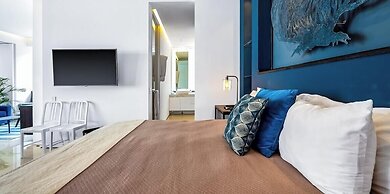 Stylish King-bed Unit - Pool - Ocean View - Gym
