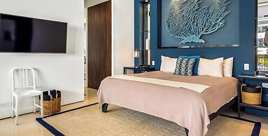 Stylish King-bed Unit - Pool - Ocean View - Gym